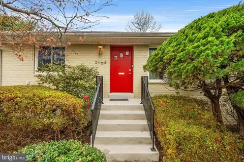 2708 George Mason Pl, Alexandria, VA 22305