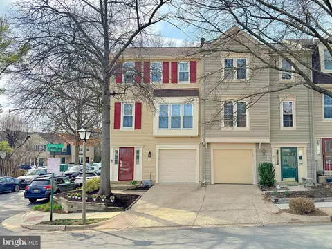 39 S Floyd St, Alexandria, VA 22304