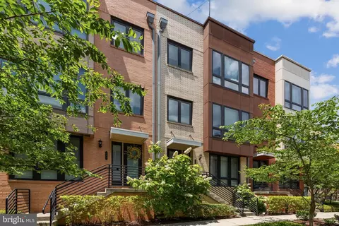 129 Cambria Walk, Alexandria, VA 22304