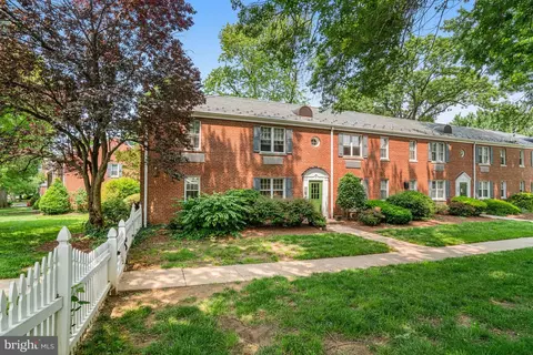 2 Auburn Ct #A, Alexandria, VA 22305
