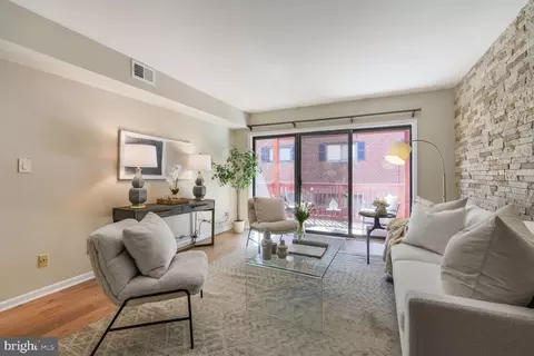 204 Skyhill Rd #4, Alexandria, VA 22314