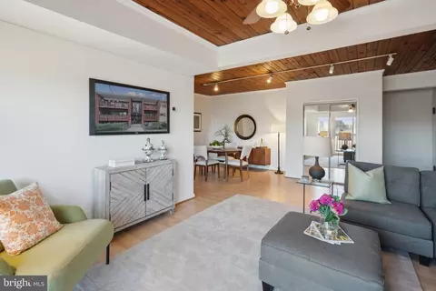 49 Skyhill Rd #303, Alexandria, VA 22314