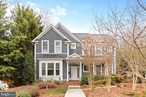 635 Putnam Pl, Alexandria, VA 22302