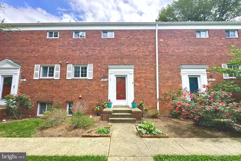 1919 N Quaker Ln, Alexandria, VA 22302