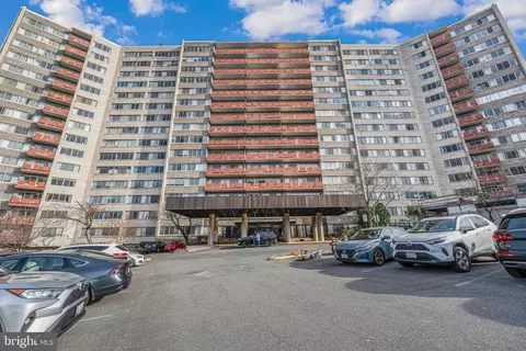 5340 Holmes Run Pkwy #1110, Alexandria, VA 22304