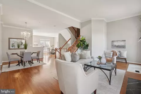 405 Clayton Ln, Alexandria, VA 22304