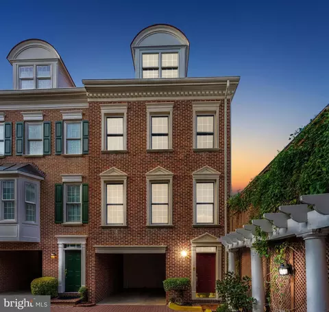 311 Hearthstone Mews, Alexandria, VA 22314