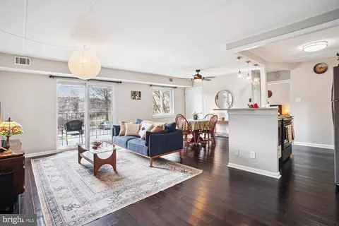 6220 Edsall Rd #301, Alexandria, VA 22312