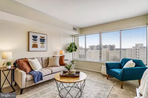 5340 Holmes Run Pkwy #1207, Alexandria, VA 22304