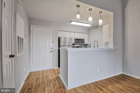 3307 Wyndham Cir #4163, Alexandria, VA 22302