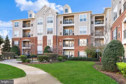 4850 Eisenhower Ave #204, Alexandria, VA 22304