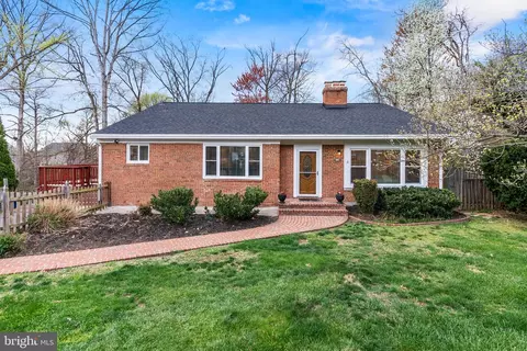 56 Fort Williams Pkwy, Alexandria, VA 22304