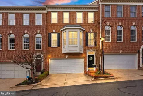 4626 Knight Pl, Alexandria, VA 22311