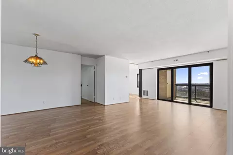 205 Yoakum Pkwy #1017, Alexandria, VA 22304