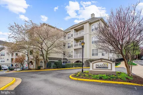 4561 Strutfield Ln #3408, Alexandria, VA 22311