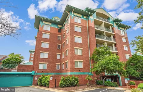 610 N West St #206, Alexandria, VA 22314