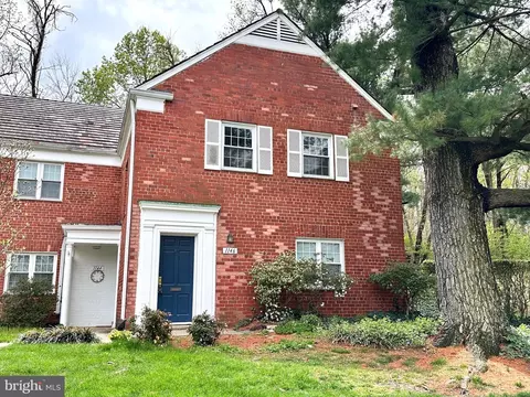 1146 Valley Dr, Alexandria, VA 22302
