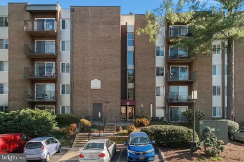 60 S Van Dorn St #116, Alexandria, VA 22304