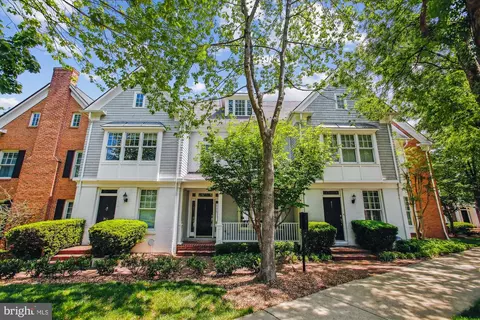 979 Powhatan St, Alexandria, VA 22314