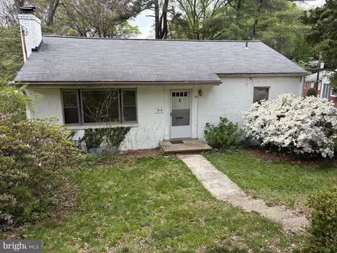 310 Moncure Dr, Alexandria, VA 22314