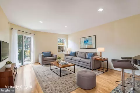 3313 Wyndham Cir #1218, Alexandria, VA 22302