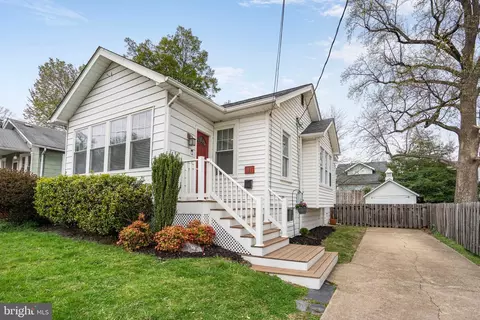 11 W Caton Ave, Alexandria, VA 22301