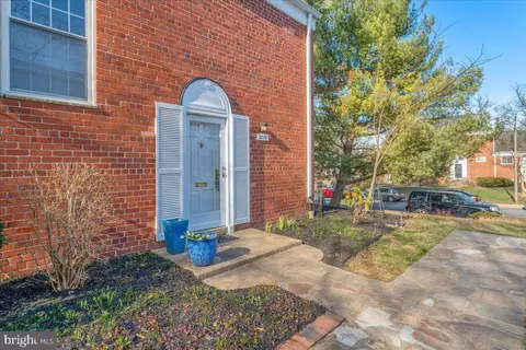 3258 Martha Custis Dr, Alexandria, VA 22302