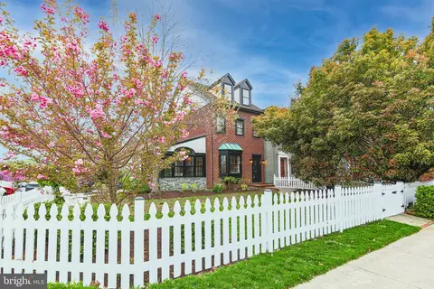 902 Green St, Alexandria, VA 22314