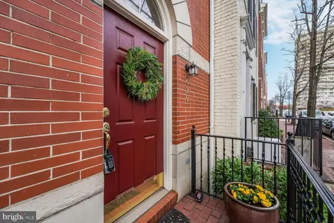 620 N Pitt St, Alexandria, VA 22314