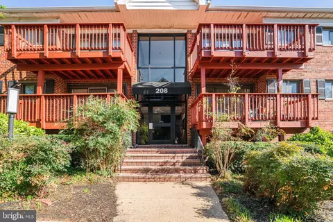 208 Skyhill Rd #10, Alexandria, VA 22314
