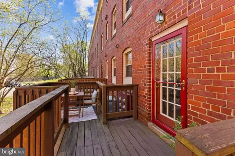 521 Bashford Ln #1, Alexandria, VA 22314