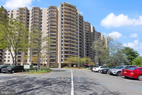 203 Yoakum Pkwy #1220, Alexandria, VA 22304