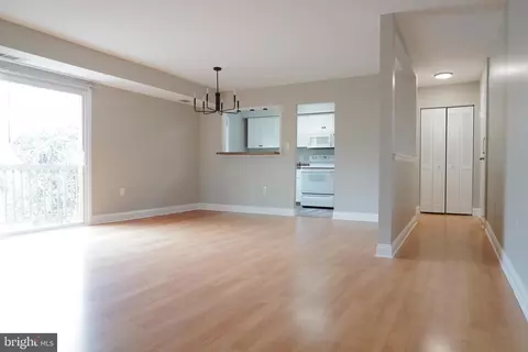 3330 S 28th St #402, Alexandria, VA 22302