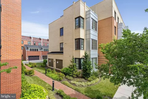 2017 Richmond Hwy, Alexandria, VA 22301
