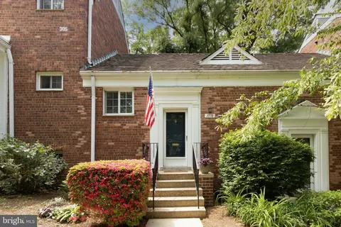 3578 Martha Custis Dr, Alexandria, VA 22302
