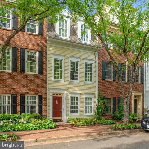 15 Franklin St, Alexandria, VA 22314