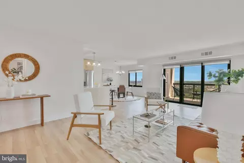 203 Yoakum Pkwy #1124, Alexandria, VA 22304