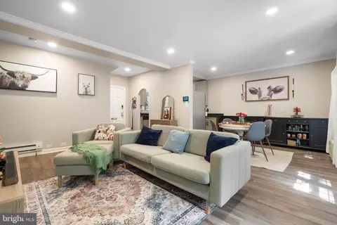 3496 Martha Custis Dr, Alexandria, VA 22302