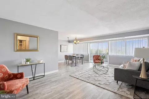 5851 Quantrell Ave #504, Alexandria, VA 22312