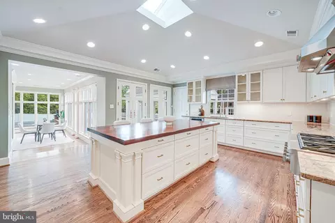 1419 Janneys Ln, Alexandria, VA 22302