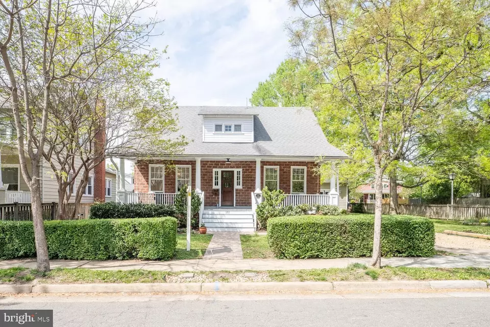  212 E Oxford Ave, Alexandria, VA 22301 photo 1