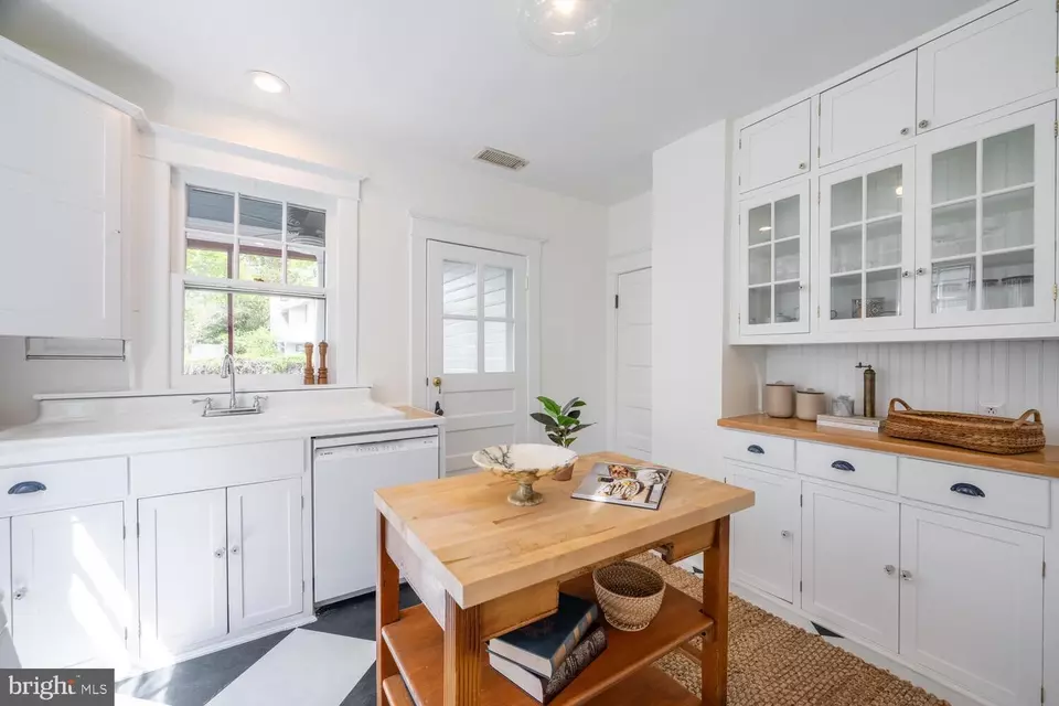  212 E Oxford Ave, Alexandria, VA 22301 photo 8