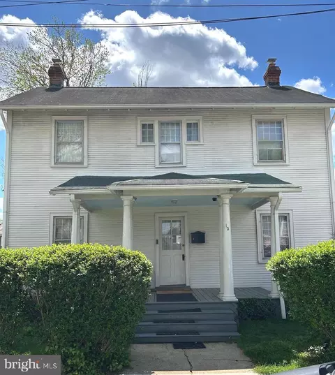 13 E Windsor Ave E, Alexandria, VA 22301