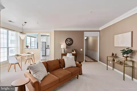 1725 W Braddock Pl #302, Alexandria, VA 22302