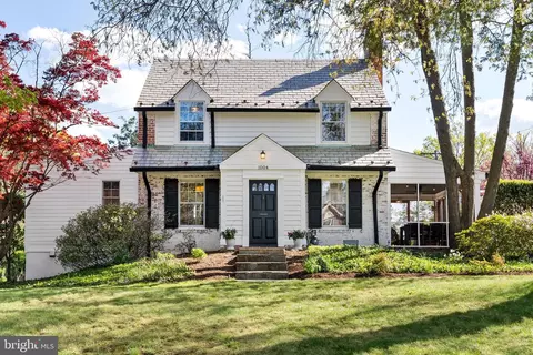 1004 Janneys Ln, Alexandria, VA 22302