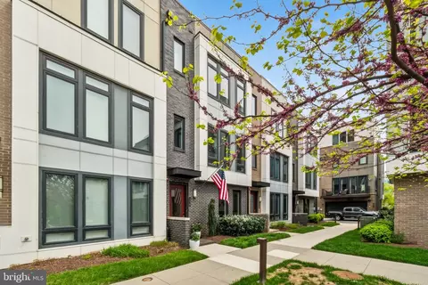 130 Ike Dr, Alexandria, VA 22314