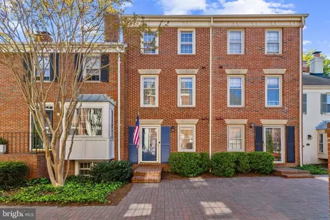 824 Bashford Ln, Alexandria, VA 22314