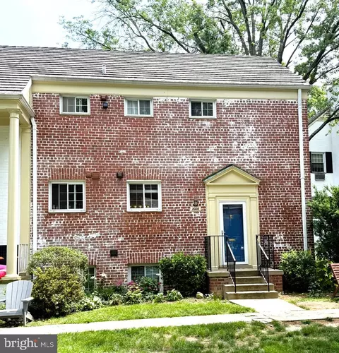 1608 Preston Rd, Alexandria, VA 22302