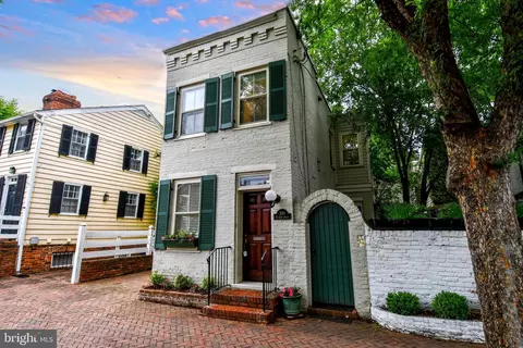 305 N Saint Asaph St N, Alexandria, VA 22314