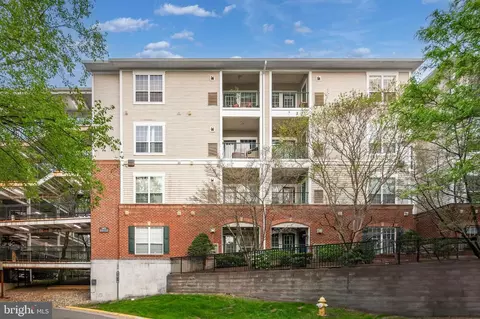 4870 Eisenhower Ave #109, Alexandria, VA 22304